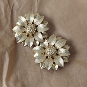 Sarah Coventry Vintage Antique Gold Metal Flower Clip Earrings